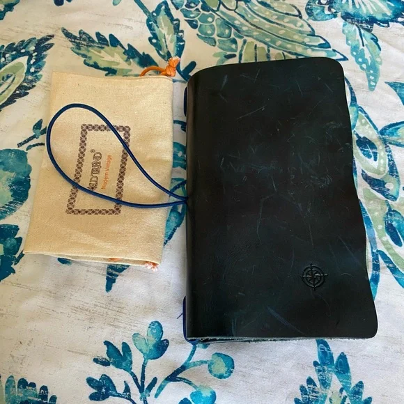 Sassy" Old Trend Nomad Organizer Wallet, Navy, (NEW) w Box) - Picture 10 of 17